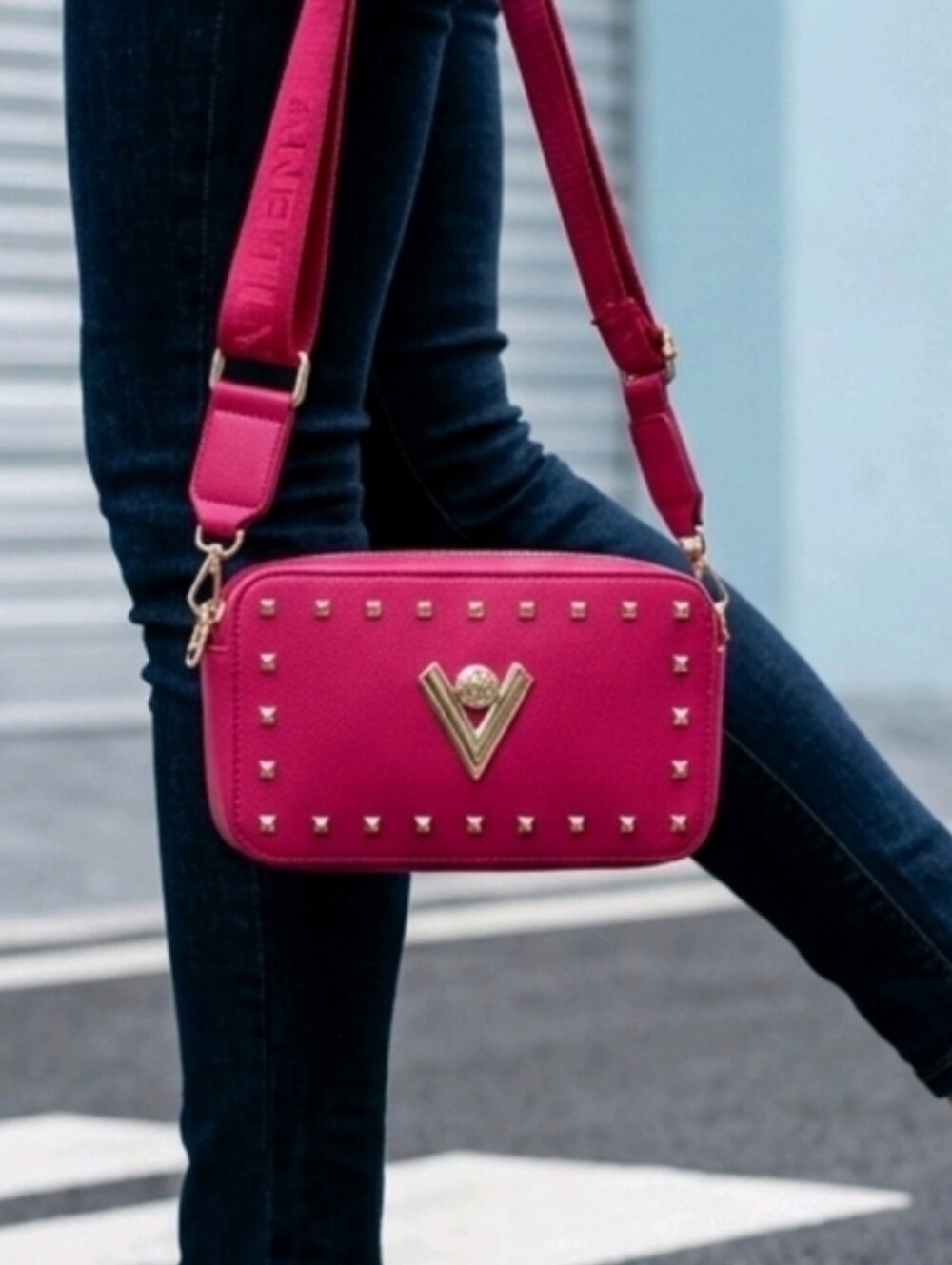 NWT Valentino Orlando Hot Pink Studded Camera Crossbody Gold V Logo - Picture 15 of 16